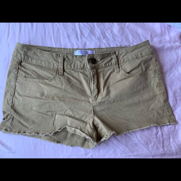 Juniors - No Boundaries Khaki Shorts - Picture 2 of 5